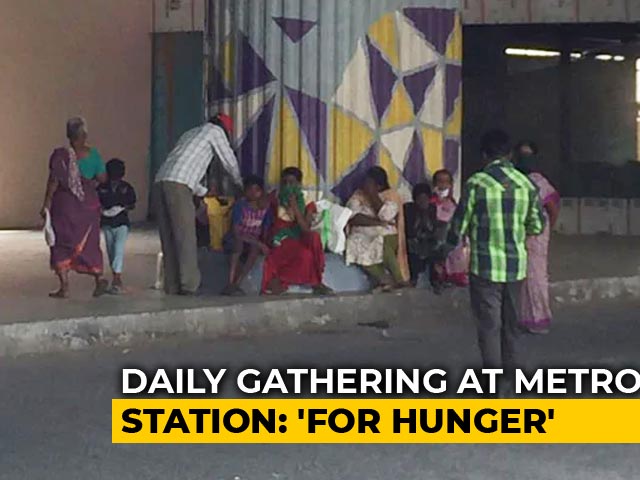 Hunger Meets Hope Under This Bengaluru Metro Station Bridge Amid Lockdown