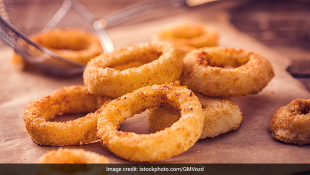 Easy Lockdown Snack: Make Restaurant-Style Onion Rings And Sour Cream With This Stellar Recipe Combo!