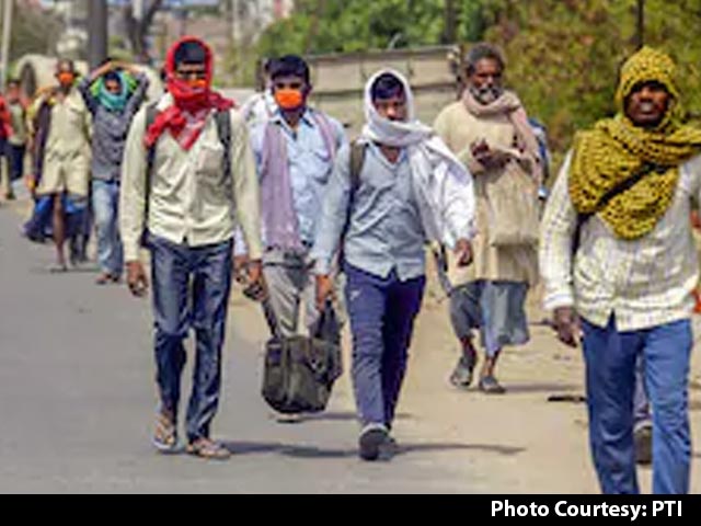 लॉकडाउन : साइकिल से अपने घर जा रहे 57 प्रवासी मजदूरों के खिलाफ मामला दर्ज