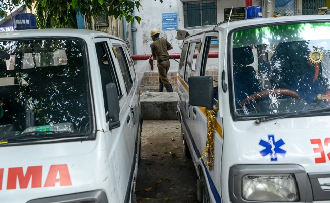 Delhi Municipal Doctors Protest "Faulty" COVID-19 Protection, Get Warning