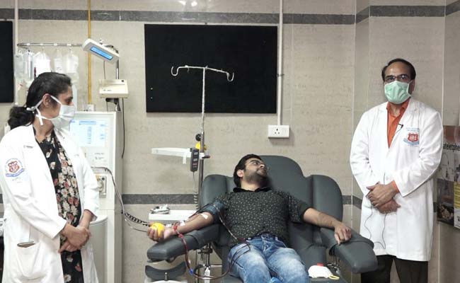 First COVID-19 +ve UP Doctor Donates Plasma After Recovery, Makes Appeal