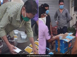 हिंदुस्तानी भाऊ ने मदद के लिए बढ़ाया हाथ, लोगों में मास्क और खिचड़ी बांटते आए नजर- देखें Photos हिंदुस्तानी भाऊ ने मदद के लिए बढ़ाया हाथ, लोगों में मास्क और खिचड़ी बांटते आए नजर- देखें Photos