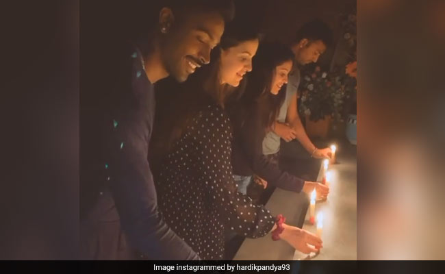 नताशा स्टेनकोविक ने हार्दिक पंड्या के संग जलाई मोमबत्ती, Video पोस्ट कर लिखा- इस कठिन समय में...