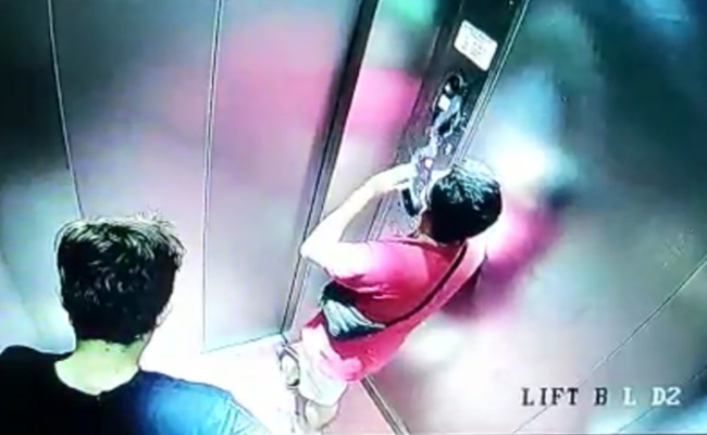 कोरोनावायरस : लिफ्ट में लगे फोन पर थूकते CCTV में कैद हुए विदेशी, गिरफ्तारी के बाद भेजे गए क्वारैन्टाइन में