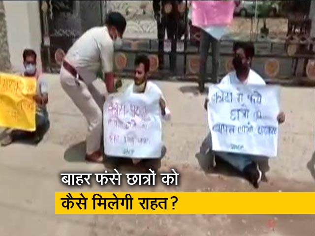 बिहार के छात्रों को वापस लाने की मांग को लेकर पटना में प्रदर्शन