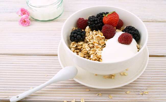 Weight Loss: बढ़े हुए वजन और चर्बी से परेशान लोगों के लिए बेहतरीन हैं ये टिप्स, तेजी से फैट घटाने के लिए सोने से पहले खाएं ये चीजें!