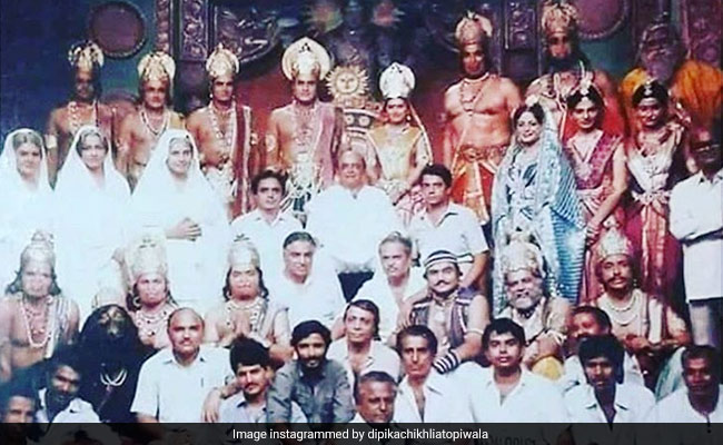 <i>Ramayan</i> Cast Pic Shared By Dipika Chikhlia And Arun Govil Goes Viral