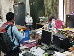 कोरोनावायरस लॉकडाउन में निजी क्षेत्र ही नहीं, सरकार के लिए भी एक नया 'नॉर्मल' बनकर पेश हुआ 'वर्क फ्रॉम होम' कोरोनावायरस लॉकडाउन में निजी क्षेत्र ही नहीं, सरकार के लिए भी एक नया 'नॉर्मल' बनकर पेश हुआ 'वर्क फ्रॉम होम'