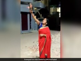 PM के दीपक जलाने की अपील पर BJP महिला मोर्चा की नेता ने घर से बाहर आकर पिस्टल से की फायरिंग, फेसबुक पर पोस्ट किया VIDEO PM के दीपक जलाने की अपील पर BJP महिला मोर्चा की नेता ने घर से बाहर आकर पिस्टल से की फायरिंग, फेसबुक पर पोस्ट किया VIDEO