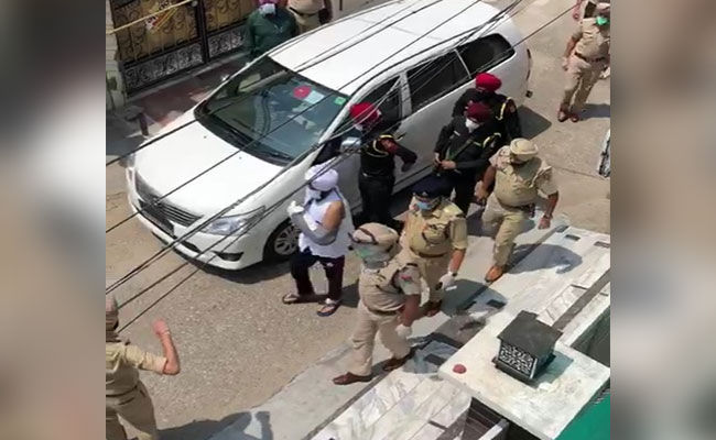 Hero's Welcome For Punjab Cop Whose Wrist Was Chopped Off During Lockdown