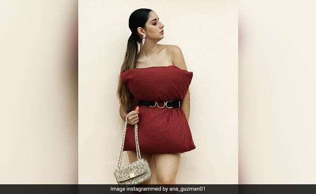 ड्रेस की जगह Pillow पहन रही हैं लड़कियां, इंटरनेट पर खूब ट्रेंड हो रहा है ये चैलेंज