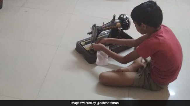 PM की अपील पर 10 साल के बच्चे ने खुद बनाया मास्क, प्रधानमंत्री बोले - कोरोना से जंग में आपका रोल भुलाया नहीं जाएगा