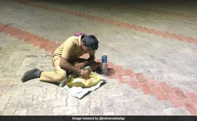 #CoronaWarriors: ट्विटर पर लोगों ने ऐसे किया पुलिस और डॉक्टर्स को शुक्रिया, इन तस्वीरों ने जीता दिल