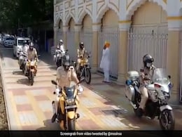 पीएम मोदी ने की दिल्ली पुलिस की तारीफ, VIDEO शेयर कर कहा- गुरुद्वारा कर रहे हैं शानदार काम पीएम मोदी ने की दिल्ली पुलिस की तारीफ, VIDEO शेयर कर कहा- गुरुद्वारा कर रहे हैं शानदार काम