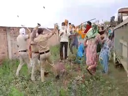 हरियाणा : कोरोना संदिग्ध महिला के अंतिम संस्कार पर भड़के लोग, पुलिस-डॉक्टरों की टीम पर बरसाये पत्थर हरियाणा : कोरोना संदिग्ध महिला के अंतिम संस्कार पर भड़के लोग, पुलिस-डॉक्टरों की टीम पर बरसाये पत्थर