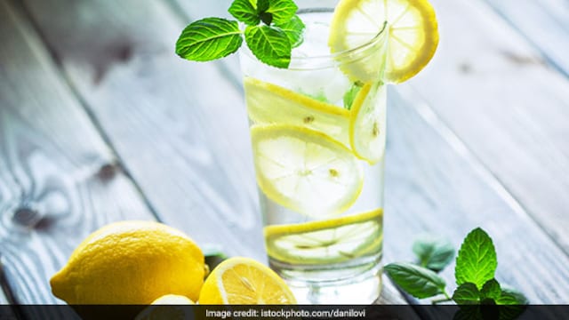 Lemon water is a low-calorie immunity-boosting drink