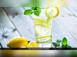 क्या खाली पेट नींबू पानी पीना हड्डियों और जोड़ों को खराब कर देता है? जानिए Lemon Water के फायदे और नुकसान क्या खाली पेट नींबू पानी पीना हड्डियों और जोड़ों को खराब कर देता है? जानिए Lemon Water के फायदे और नुकसान