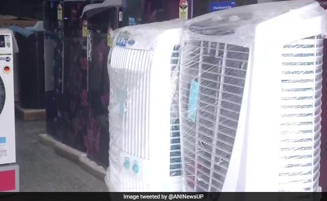 लॉकडाउन में दिल्ली वालों को राहत : प्लम्बर-इलेक्ट्रीशियन सेवाएं चालू, बुक स्टॉल-इलेक्ट्रिक पंखे की दुकानें खुलेंगी