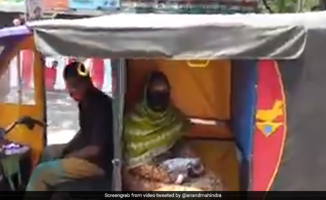 Social Distancing On E-Rickshaw Done Right. Anand Mahindra Shares Video