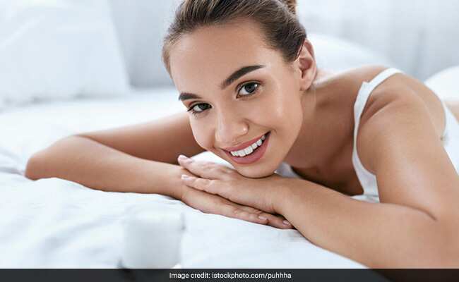 Skin Care Tips: हेल्दी और क्लियर स्किन पाने के लिए जरूरी है इन 4 विटामिनों का सेवन, आज ही से बनाएं डाइट का हिस्सा!