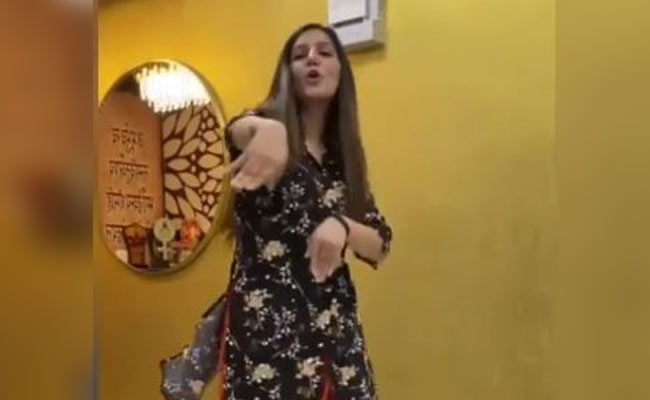 सपना चौधरी ने 'कोरोना एंथम' पर किया परफॉर्म, वायरल हुआ धमाकेदार Video