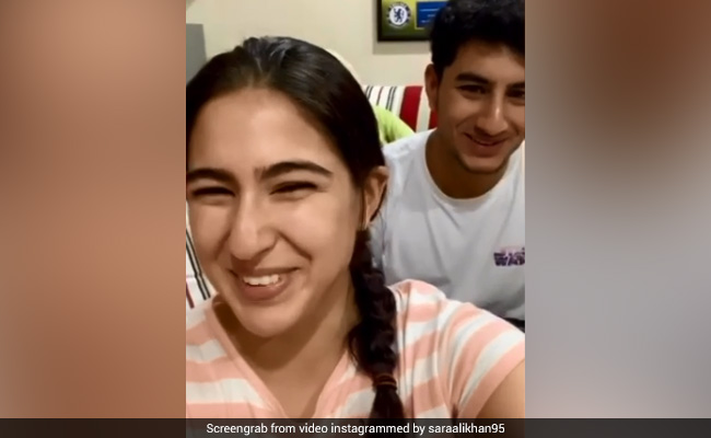 सारा अली खान ने इब्राहिम संग खेला 'नॉक नॉक' गेम, भाई-बहन की मस्ती जीत लेगी दिल...देखें Video