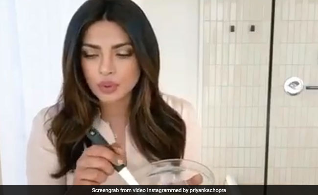 इरफान खान के निधन पर प्रियंका चोपड़ा ने किया ट्वीट, लिखा- आपके द्वारा किया गया करिश्मा शुद्ध जादू था