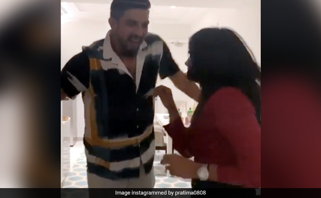 ईशांत शर्मा की पत्नी ने पोस्ट किया डांसिंग वीडियो तो क्रिकेटर ने पकड़ लिया सिर, बोलीं पत्नी- 'Hot लग रहे हो' - देखें Video