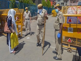 Coronavirus: दिल्ली में कन्टेनमेंट जोनों की संख्या 715 से घटकर 496 हुई Coronavirus: दिल्ली में कन्टेनमेंट जोनों की संख्या 715 से घटकर 496 हुई