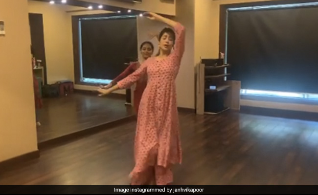 Trending: Keeping Up With Janhvi Kapoor's Dance Routine. This Time, To An Aishwarya Song