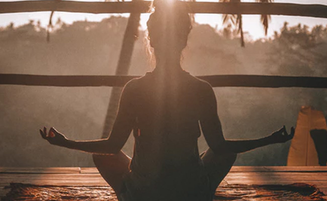 Get Rid Belly Fat: लॉकडाउन में बढ़ रहा है पेट? करें ये 4 योगासन और घटाएं पेट पर जमी चर्बी और दूर करें तनाव