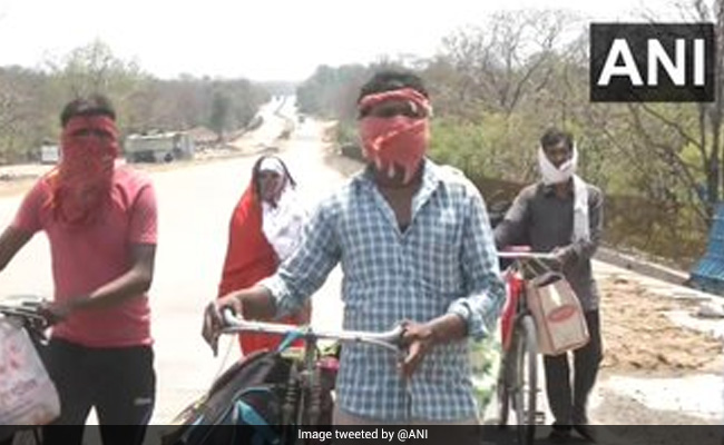 Migrant Labourers Take Walk Back Home To Madhya Pradesh From Maharashtra