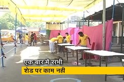 आजादपुर सब्जी मंडी में सोशल डिस्टेंस का पालन कराने को उठाए गए कई कदम आजादपुर सब्जी मंडी में सोशल डिस्टेंस का पालन कराने को उठाए गए कई कदम