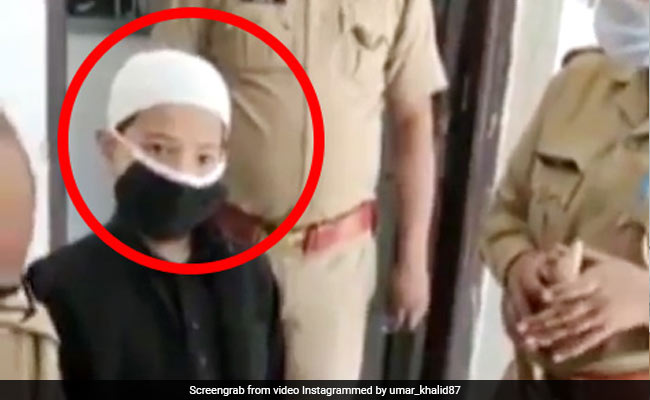 6 साल के बच्चे ने गुल्लक तोड़कर दान किए पुलिस को पैसे, उमर खालिद ने वीडियो शेयर कर दिया ऐसा रिएक्शन