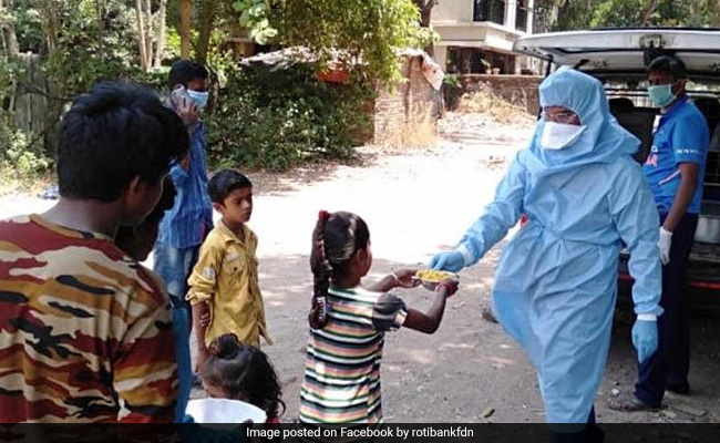 Ex-Top Cop's NGO Serves Food To 35,000 People Daily In Mumbai Amid Lockdown