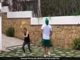 नोवाक जोकोविच ने चैलेंज पूरा करने के लिए वाइफ संग कुछ इस अंदाज में खेला टेनिस, देखें दिलचस्प Video नोवाक जोकोविच ने चैलेंज पूरा करने के लिए वाइफ संग कुछ इस अंदाज में खेला टेनिस, देखें दिलचस्प Video