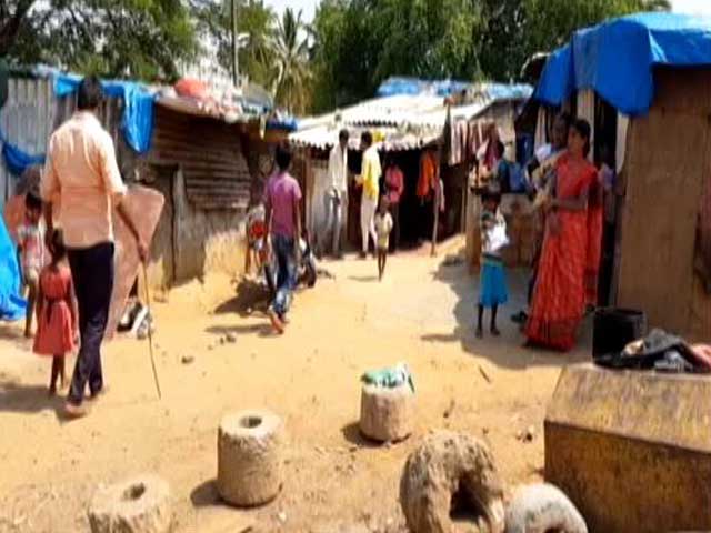 No Social Distancing In Bengaluru's Urban Slums