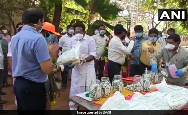 Madurai Sanitation Workers Felicitated For Work Amid Coronavirus Pandemic