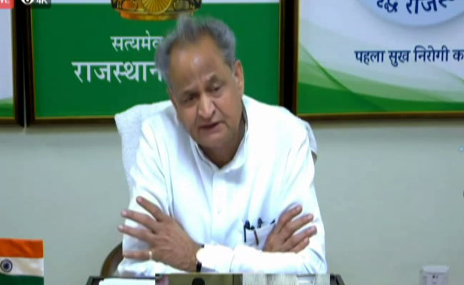 राजस्थान के मुख्यमंत्री अशोक गहलोत ने रेल मंत्री पर साधा निशाना,  प्रधानमंत्री को दी ये सलाह...