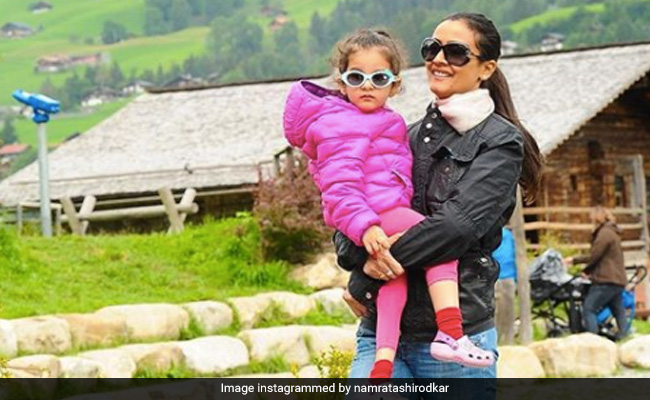 Throwback To The Time When Namrata Shirodkar Used To Carry Sitara In Her Arms