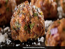 Lockdown Snack: Make These Easy Rice Balls With Left-Over Rice (Watch Recipe Video) Lockdown Snack: Make These Easy Rice Balls With Left-Over Rice (Watch Recipe Video)