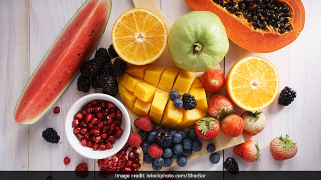 Eating a fruit before lunch can provide you with your daily dose of antioxidants