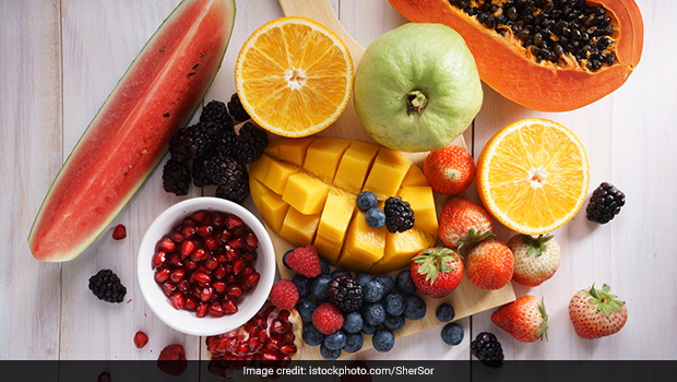 Eating a fruit before lunch can provide you with your daily dose of antioxidants