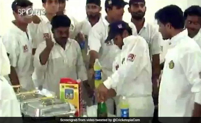 19 साल पहले 'ऐतिहासिक टेस्ट' जीत के बाद भारतीय टीम ने ऐसे मनाया था जश्न, Video हुआ वायरल, देखें..