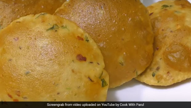 Watch: Move Over Maida Puri, Make This Aloo Suji Poori To Pair With Your Sabzi