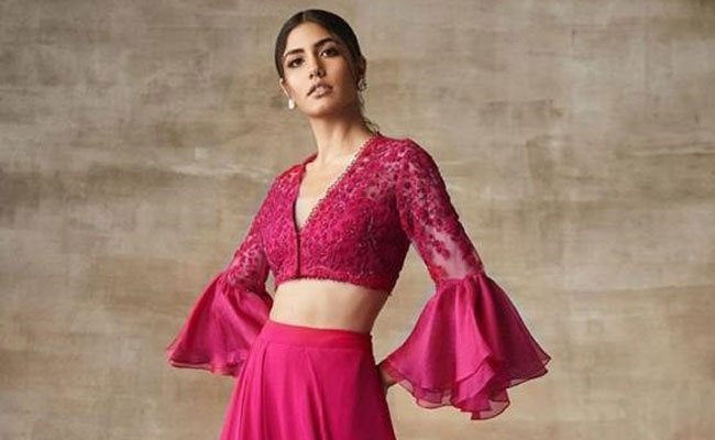 Bright And Beautiful <i>Lehengas</i> That Absolutely Anybody Will Adore