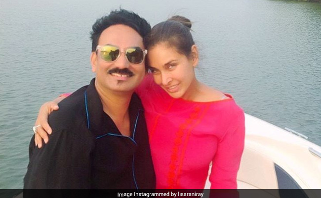 Lisa Ray Celebrates Designer Wendell Rodricks On His 60th Birth Anniversary