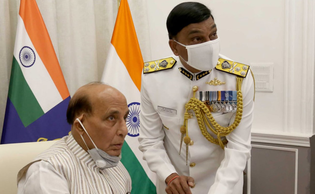 चीन के साथ तनाव पर रक्षा मंत्री राजनाथ सिंह की तीनों सेनाओं के प्रमुखों के साथ बैठक खत्म, कल रवाना होंगे रूस