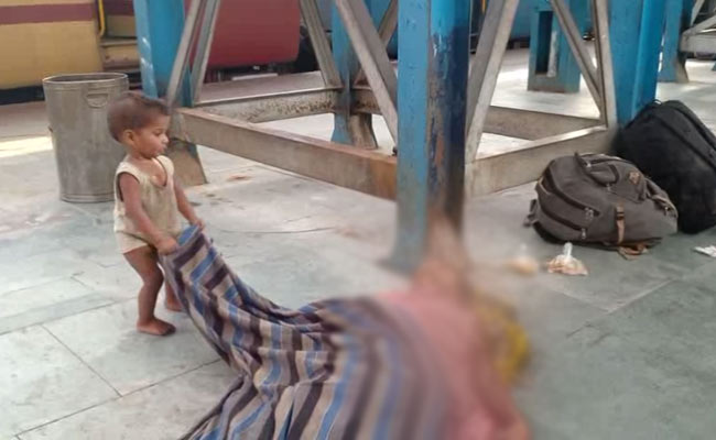 Railways Claims Bihar Woman In Video Died Of Heart Ailment, AAP Says "Lies"