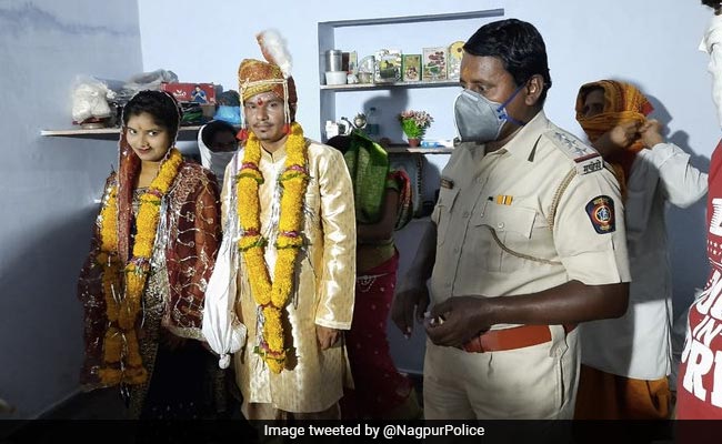 No Family Present, Nagpur Police Steps In To Bless Bride On Wedding Day